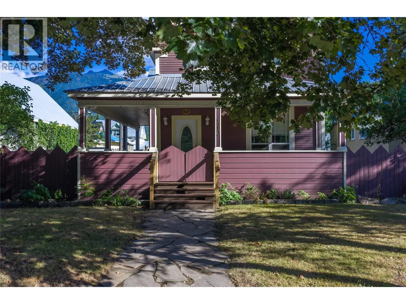 408 & 410 Mackenzie Avenue