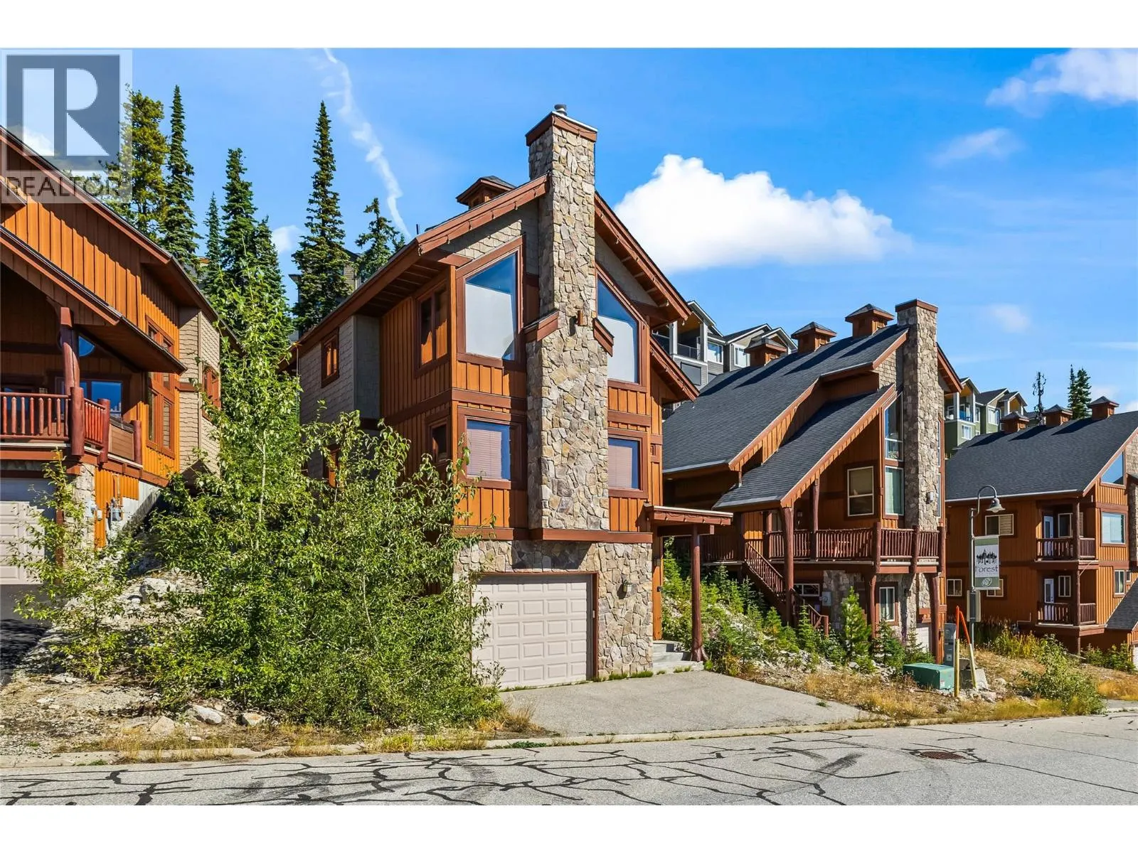 90 Forest Lane