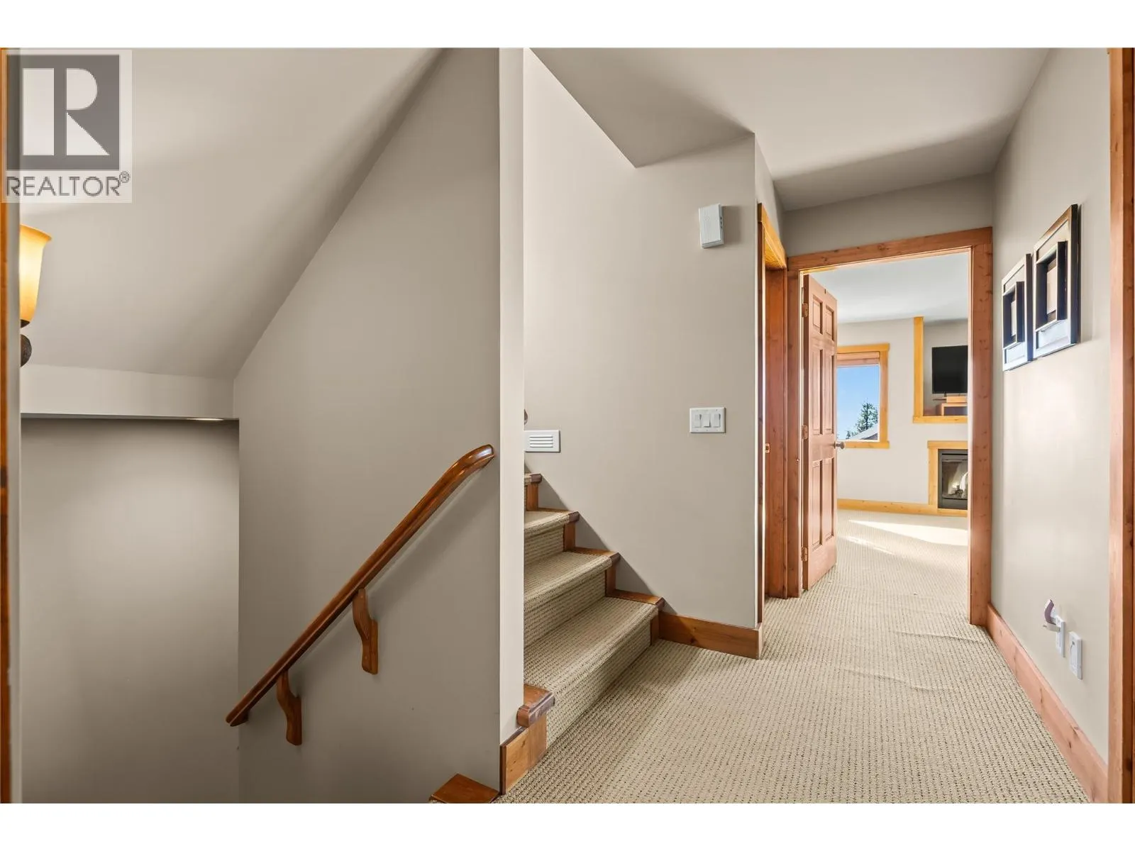 90 Forest Lane