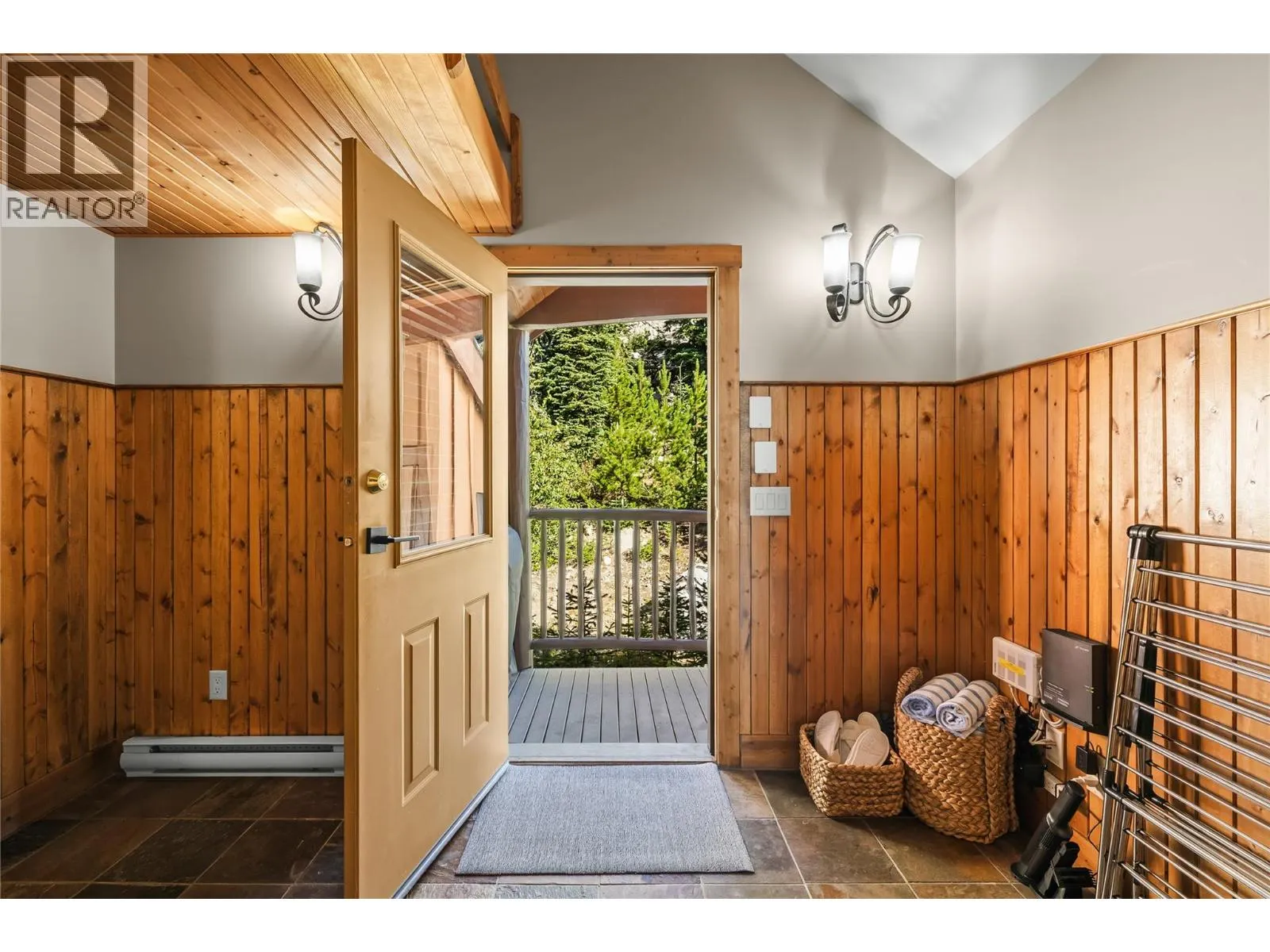 90 Forest Lane