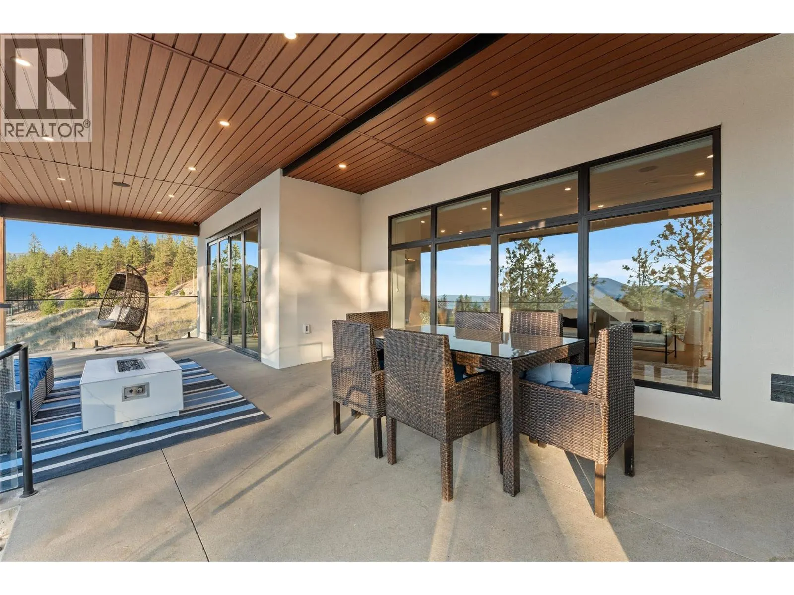 2703 HAWTHORN Drive