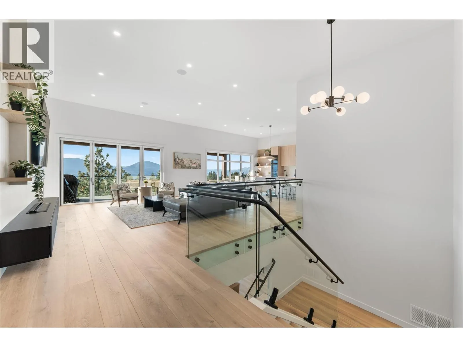 2703 HAWTHORN Drive