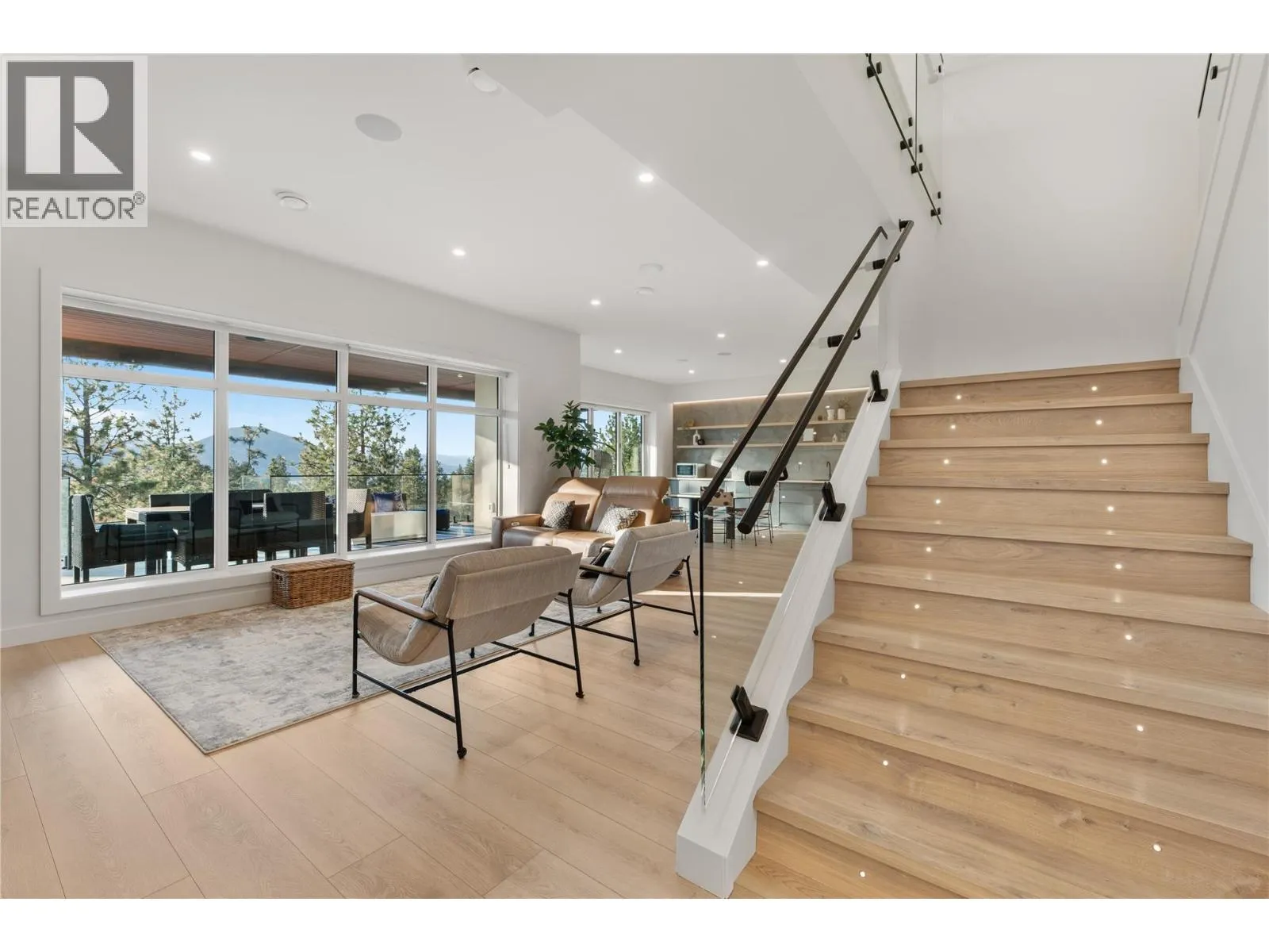 2703 HAWTHORN Drive