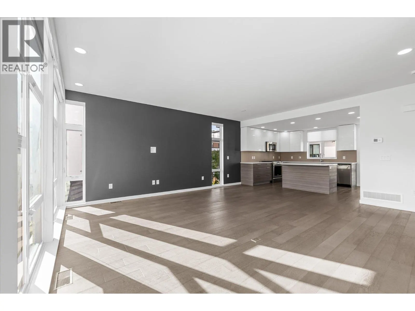 1515 Highland Drive N Unit# 37