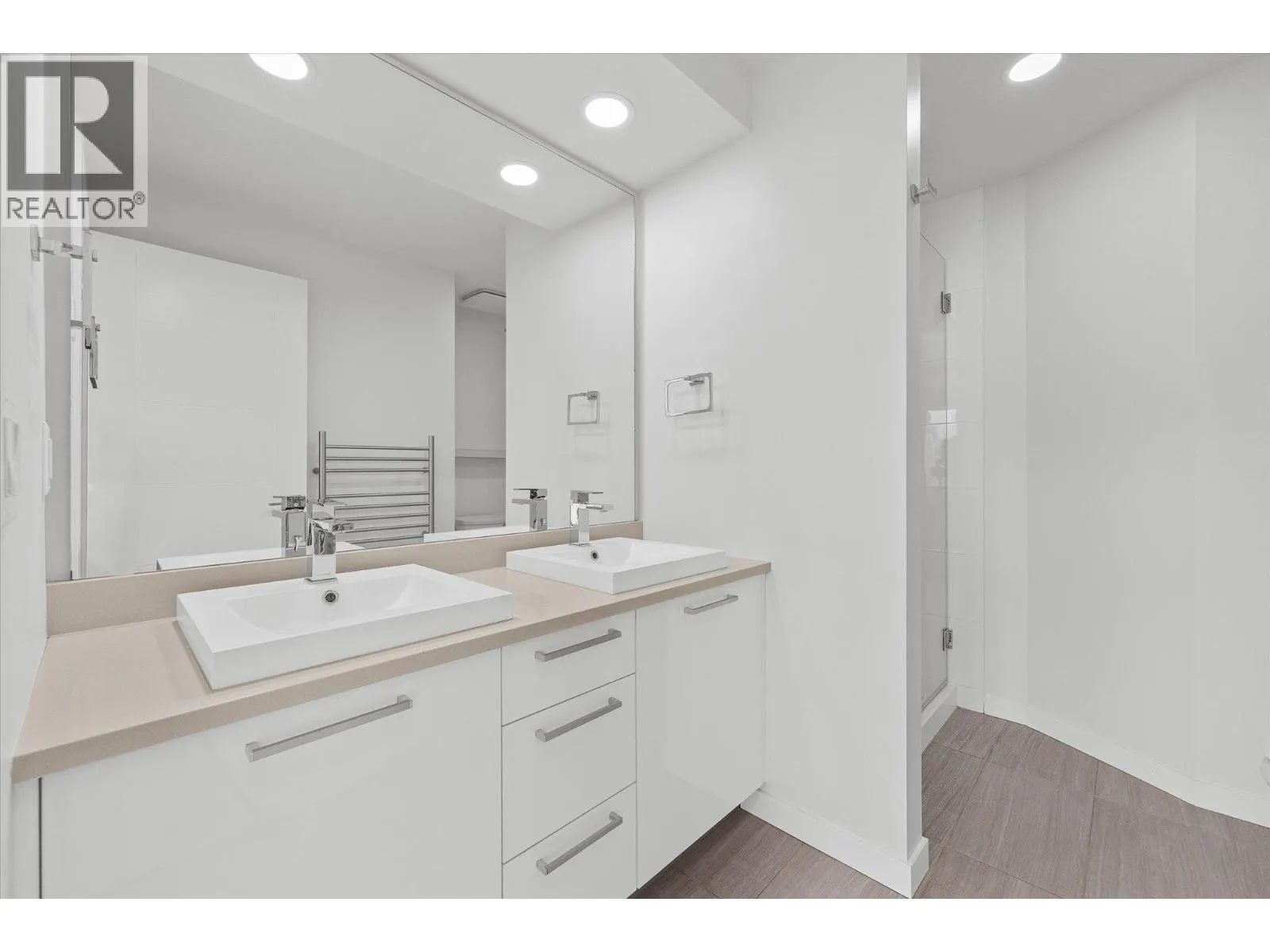 1515 Highland Drive N Unit# 37