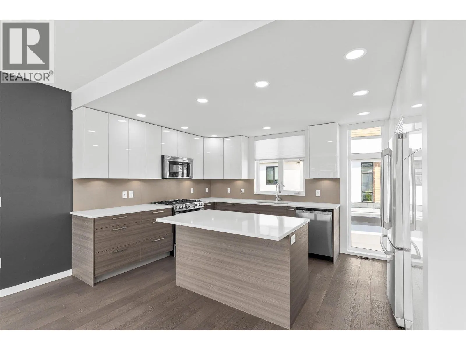 1515 Highland Drive N Unit# 37