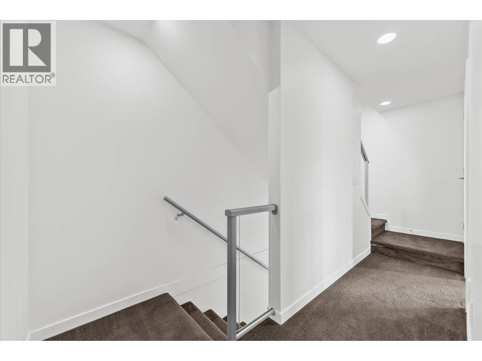 1515 Highland Drive N Unit# 37