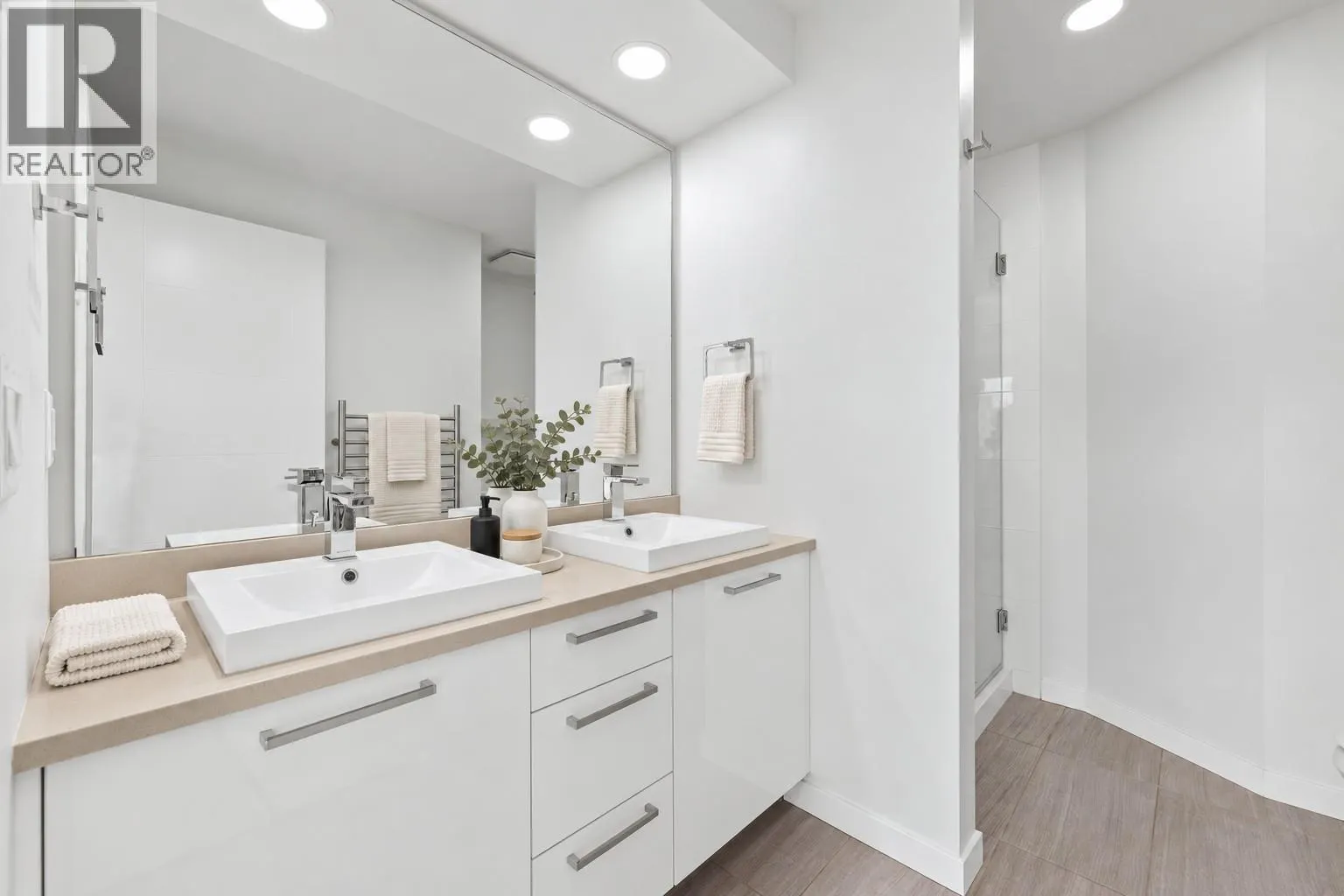 1515 Highland Drive N Unit# 37