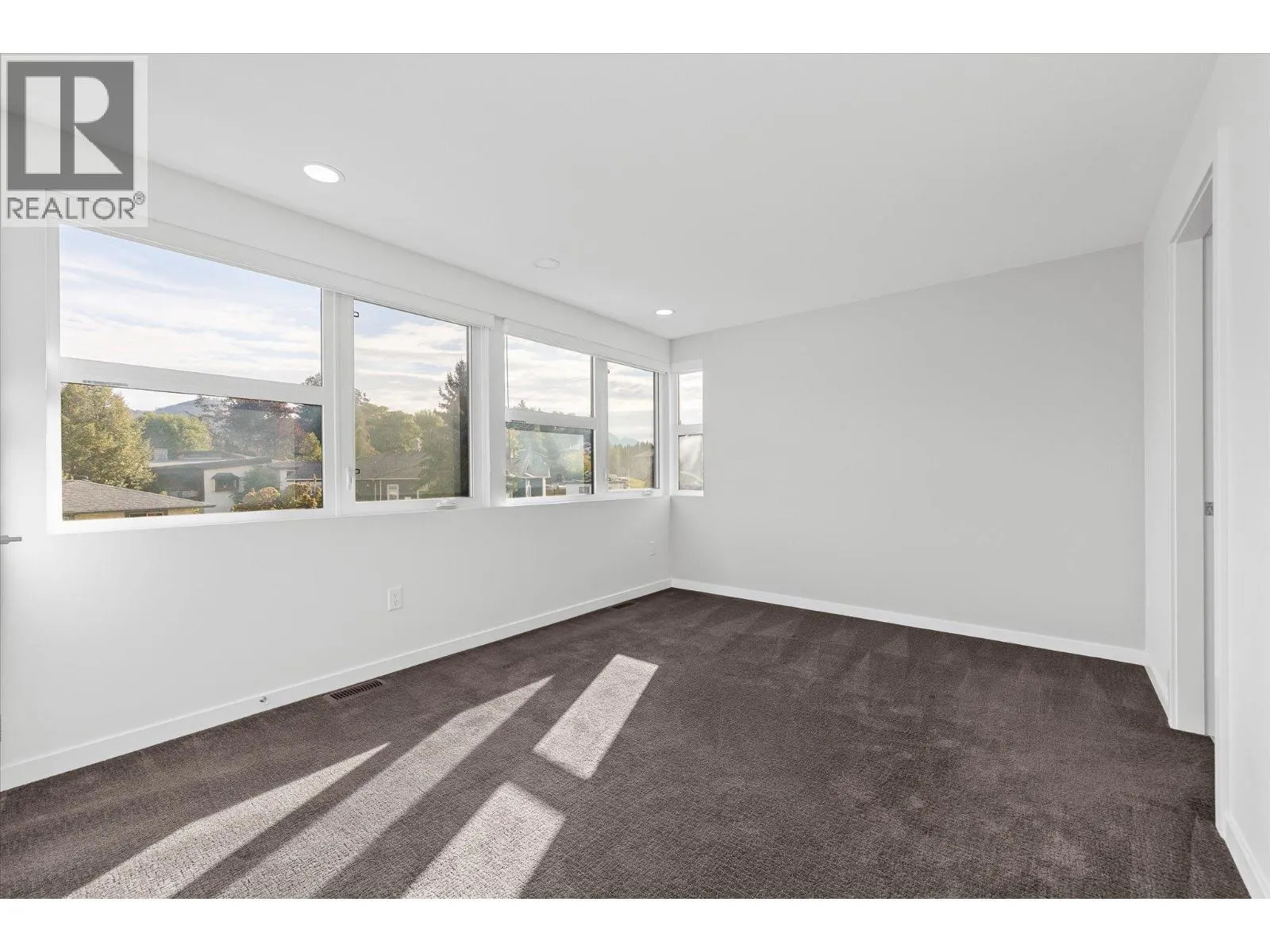 1515 Highland Drive N Unit# 37
