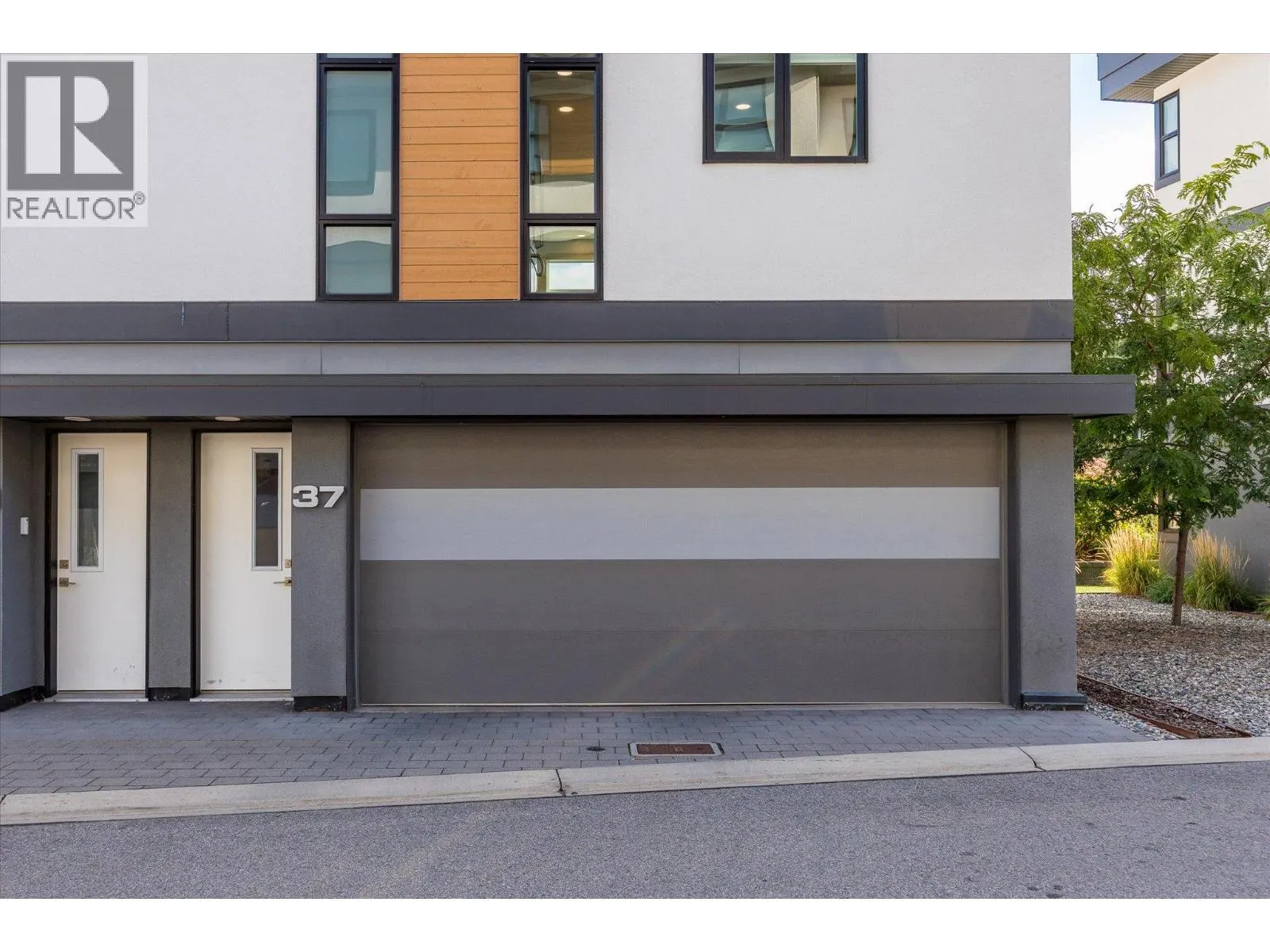 1515 Highland Drive N Unit# 37