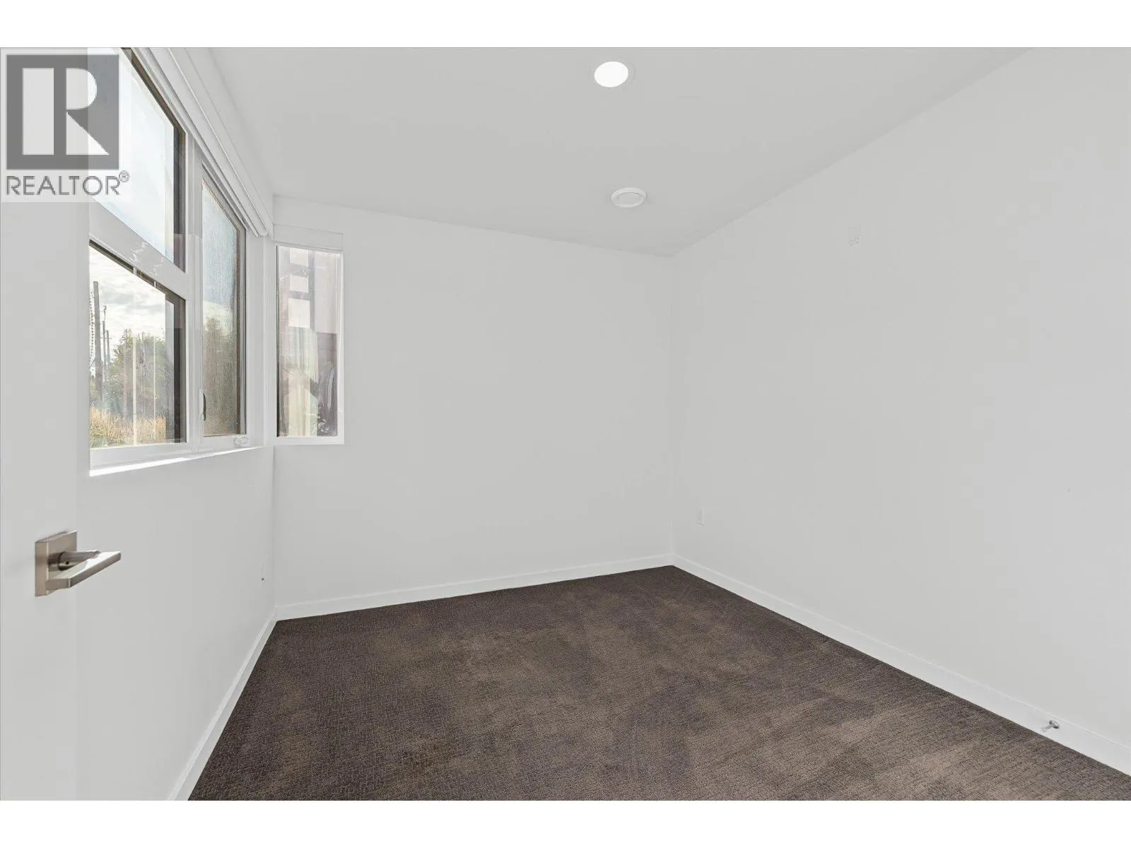 1515 Highland Drive N Unit# 37