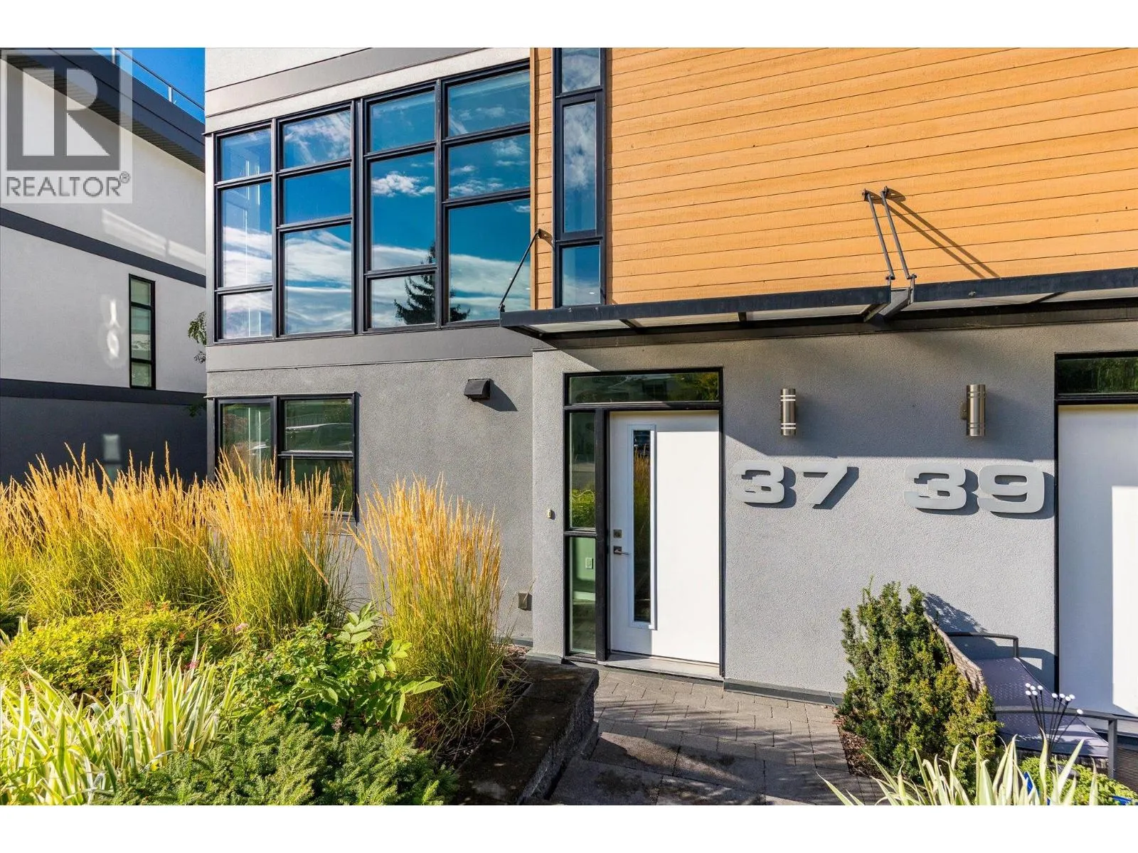 1515 Highland Drive N Unit# 37