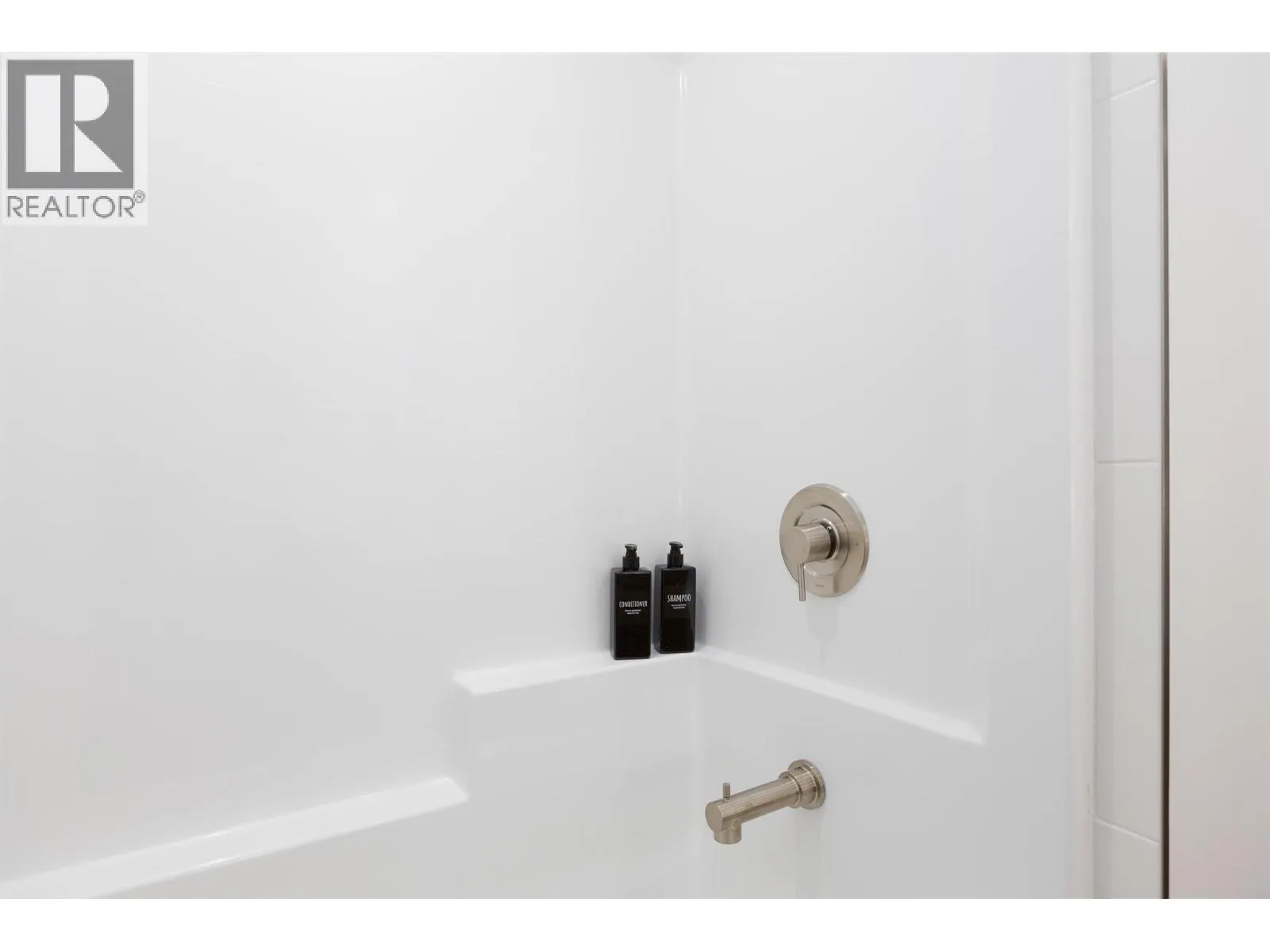 1281 Pridham Avenue Unit# 328 Lot# 84