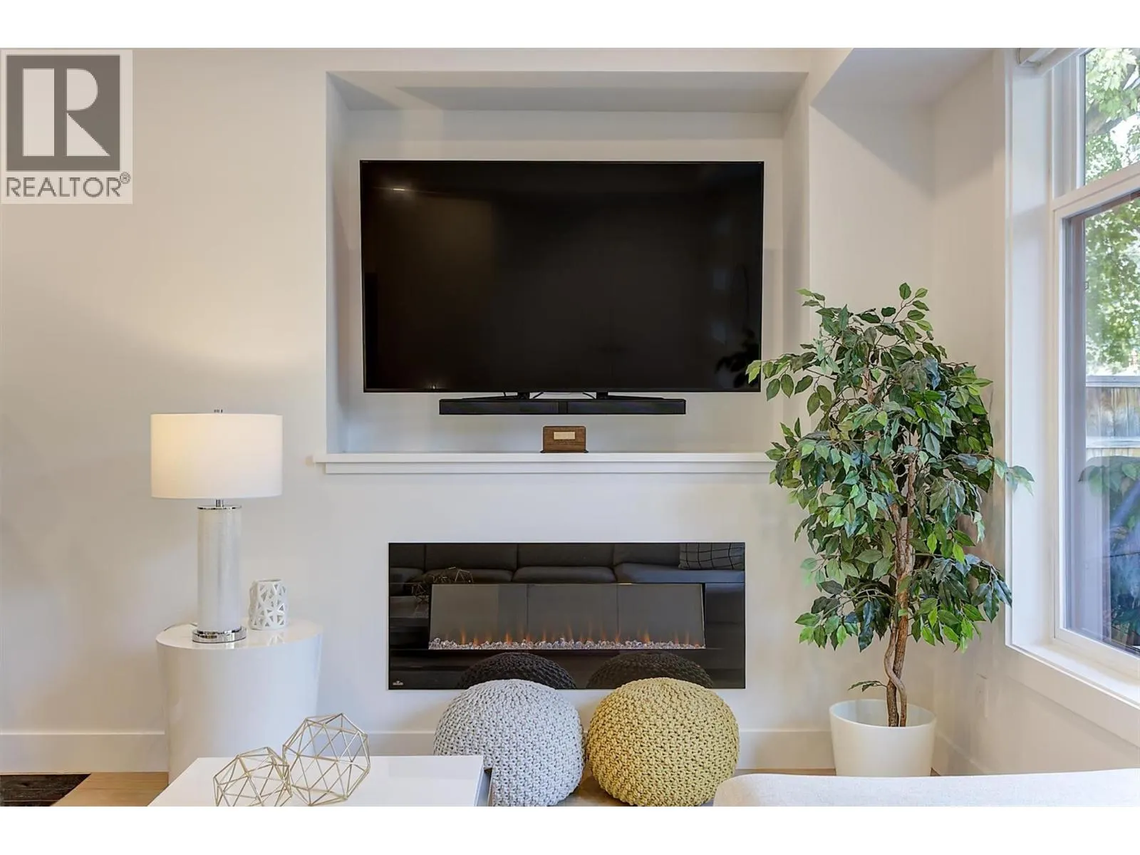 2274 Woodlawn Street Unit# 2