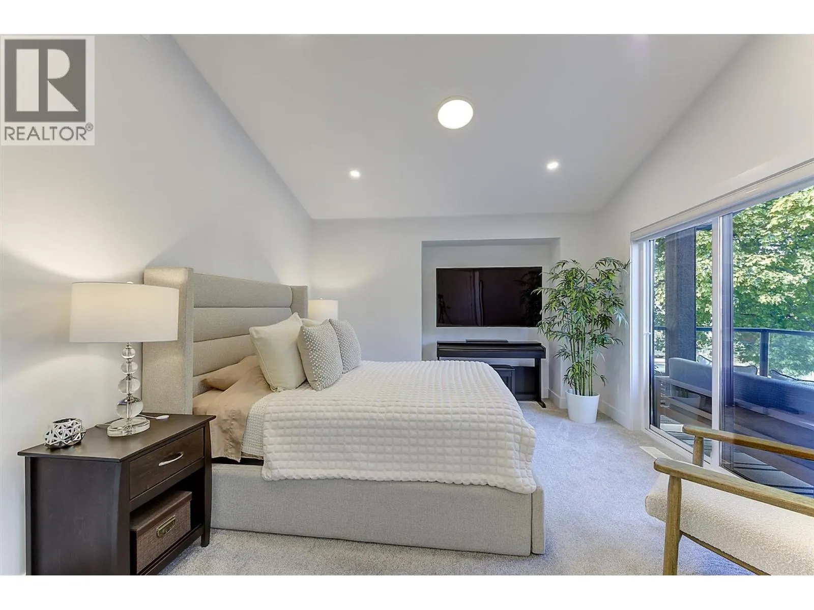 2274 Woodlawn Street Unit# 2