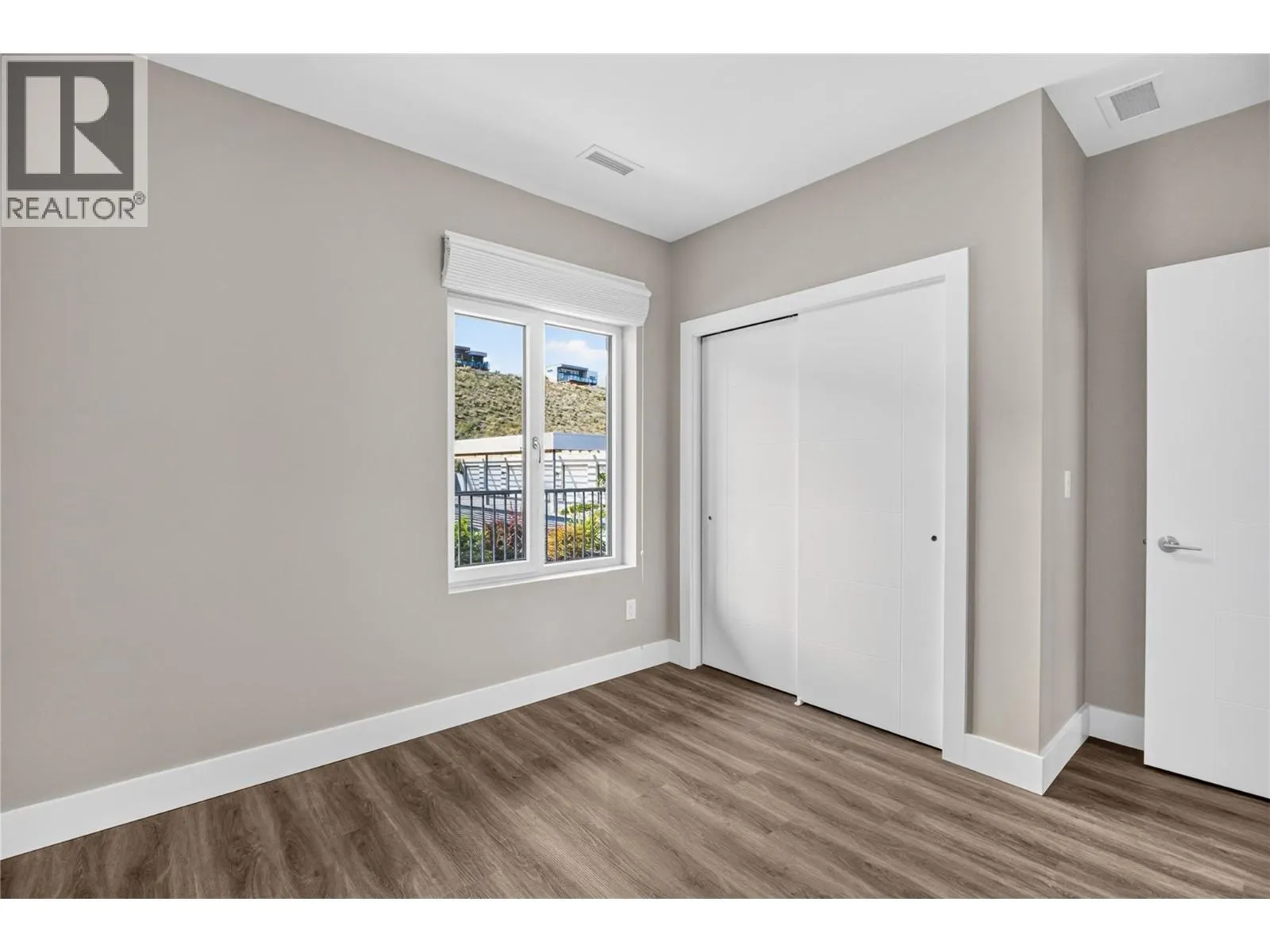 400 Vista Park Unit# 422