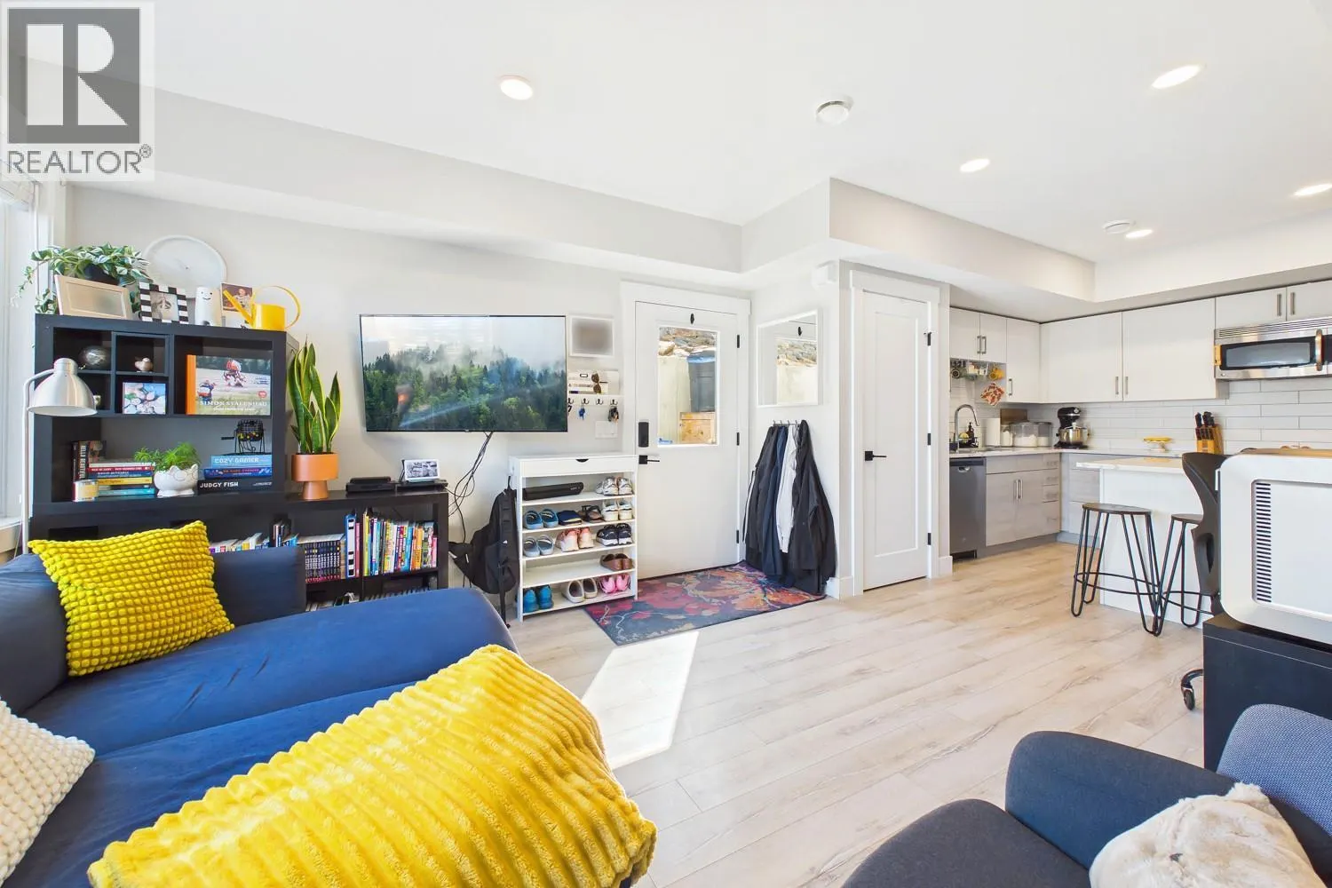 439 Redtail Court