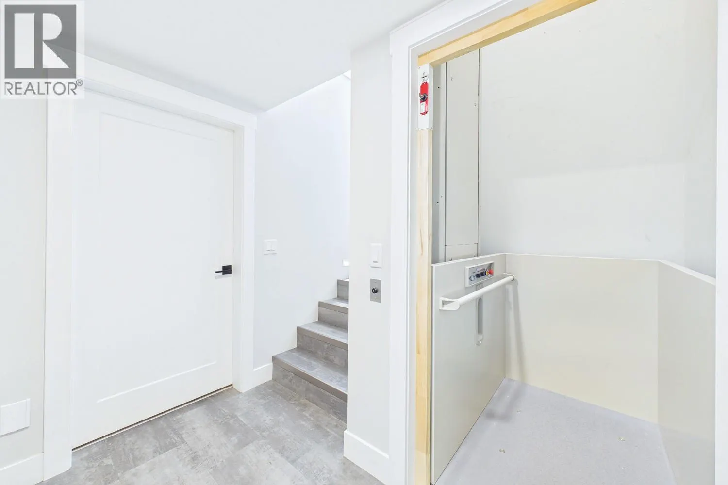 439 Redtail Court