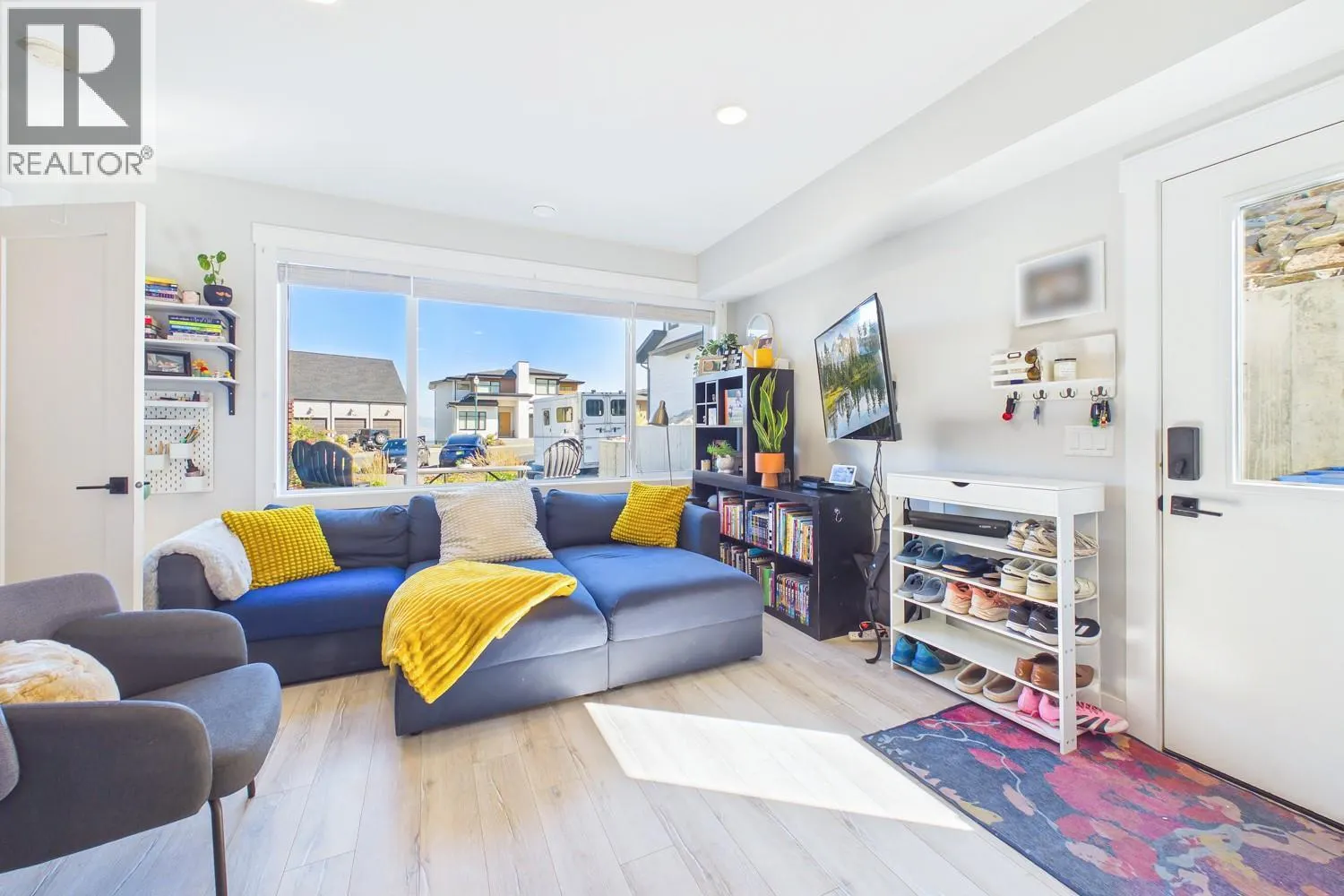 439 Redtail Court