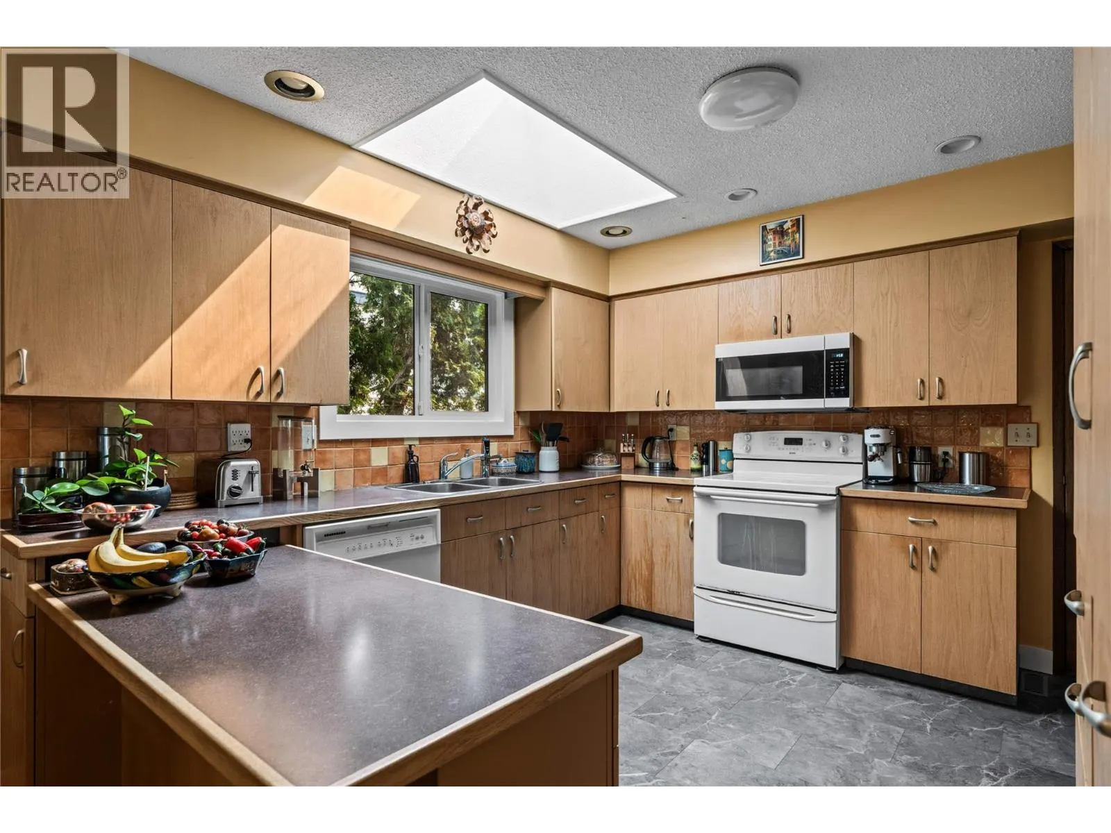 1503 39A Avenue
