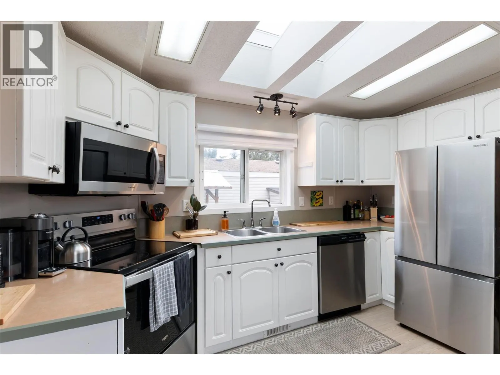 606 Edward Street Unit# 11