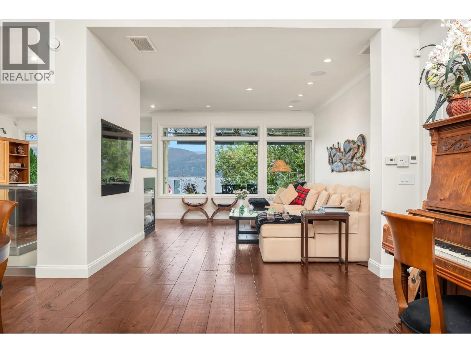 8615 Okanagan Landing Road