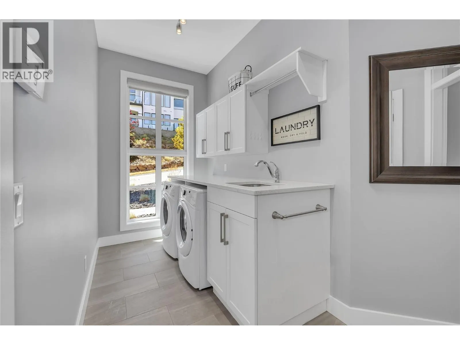 1823 Diamond View Drive