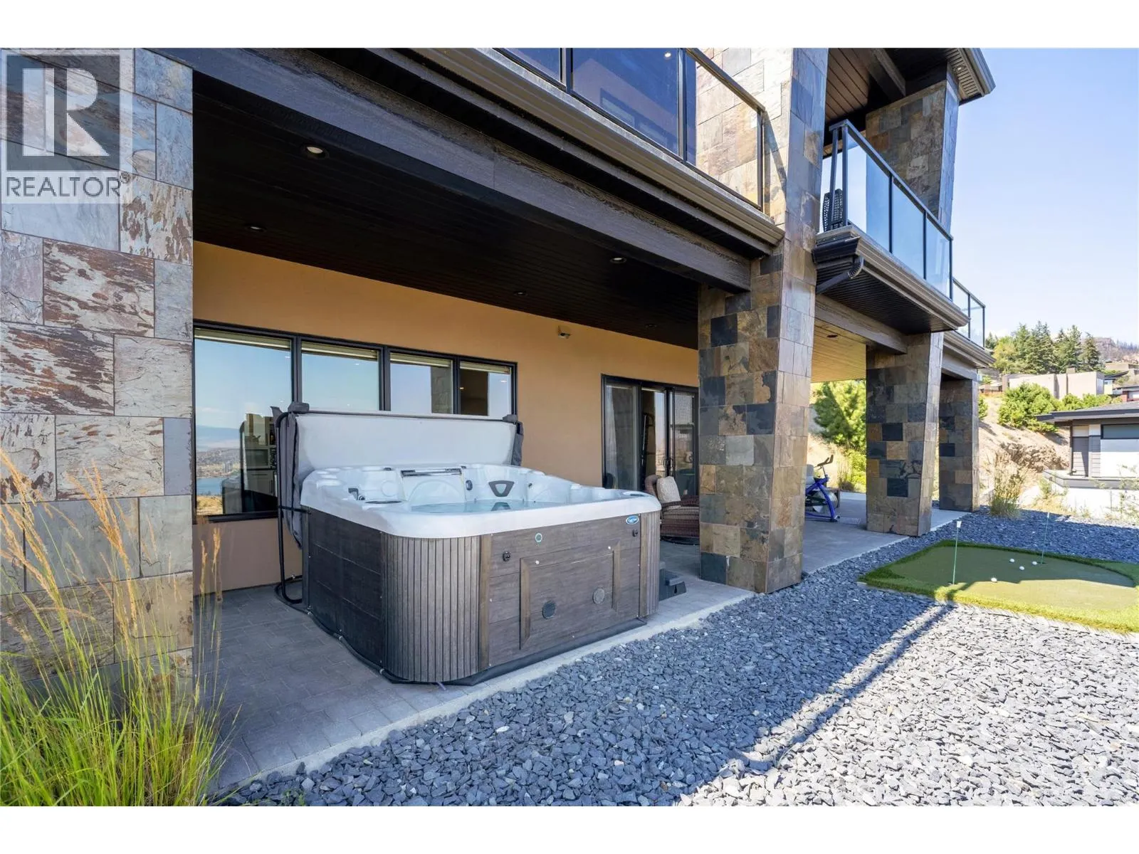 1823 Diamond View Drive