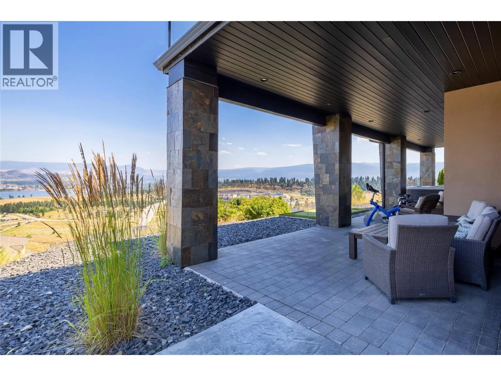 1823 Diamond View Drive