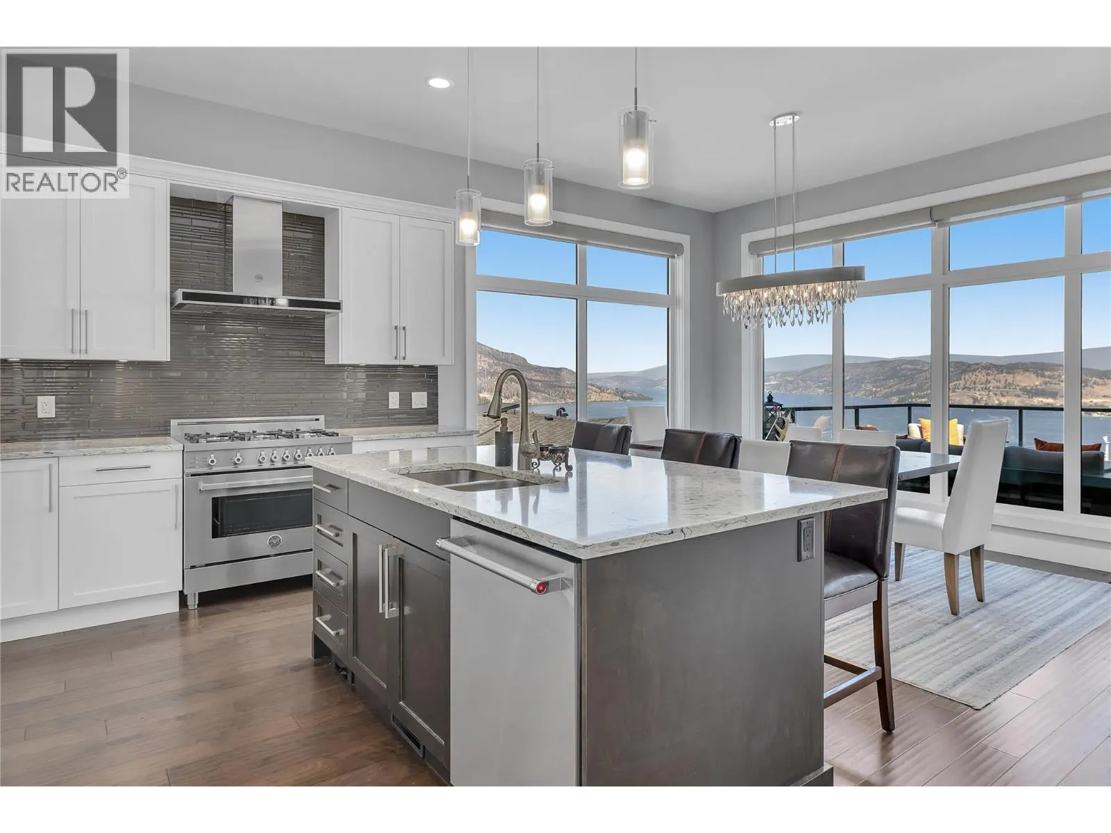 1823 Diamond View Drive