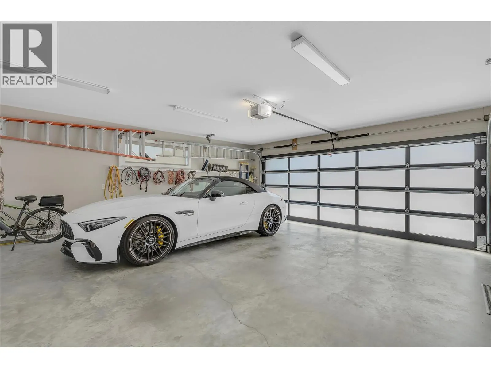 1823 Diamond View Drive