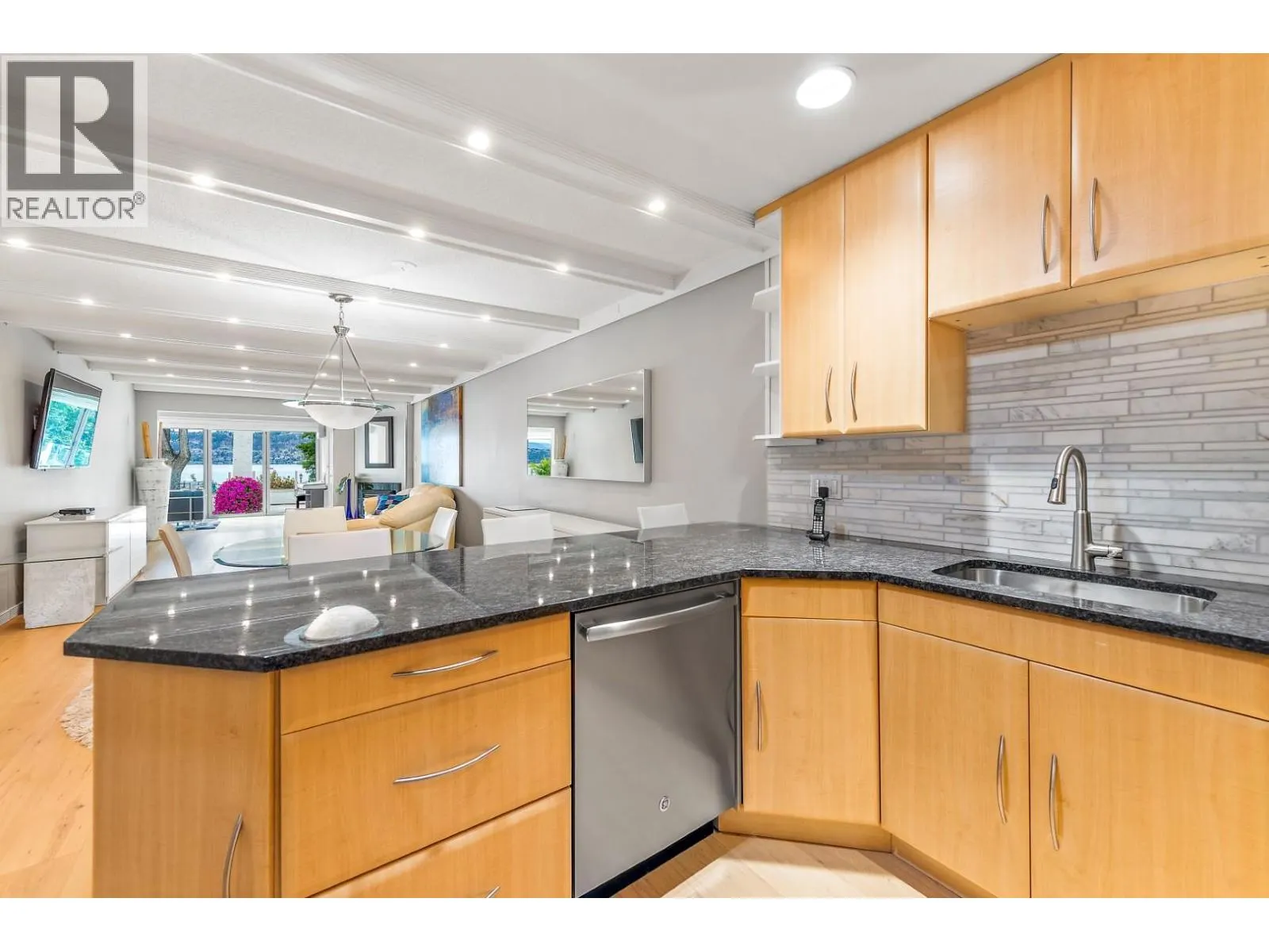 2900 Abbott Street Unit# 208