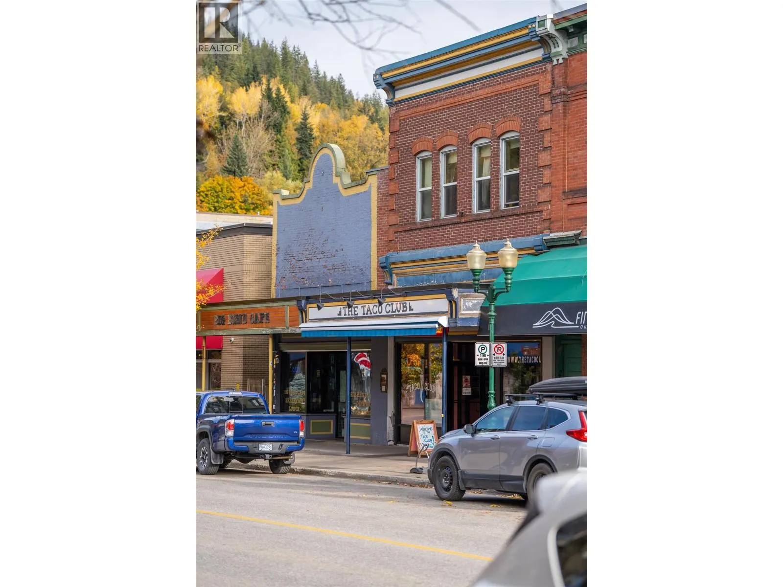 206 Mackenzie Avenue