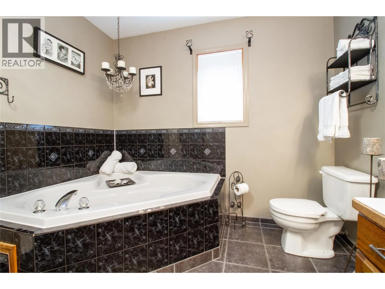 1107 Pineridge Crescent