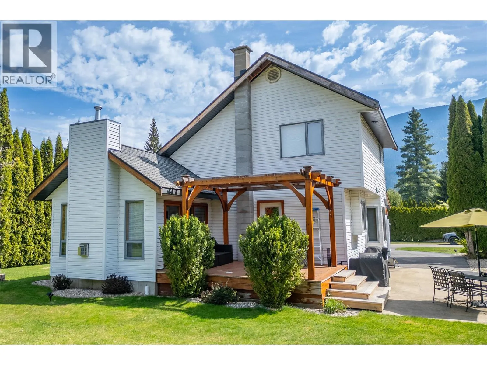 1107 Pineridge Crescent