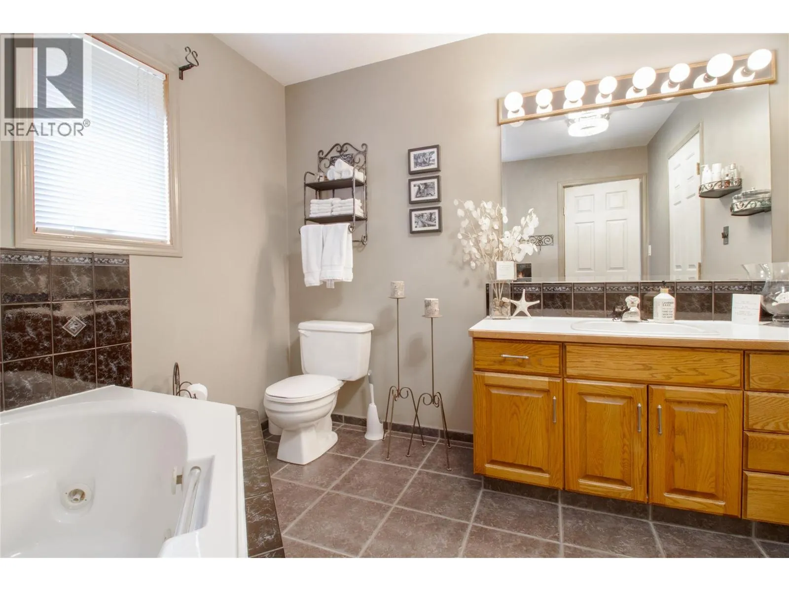 1107 Pineridge Crescent