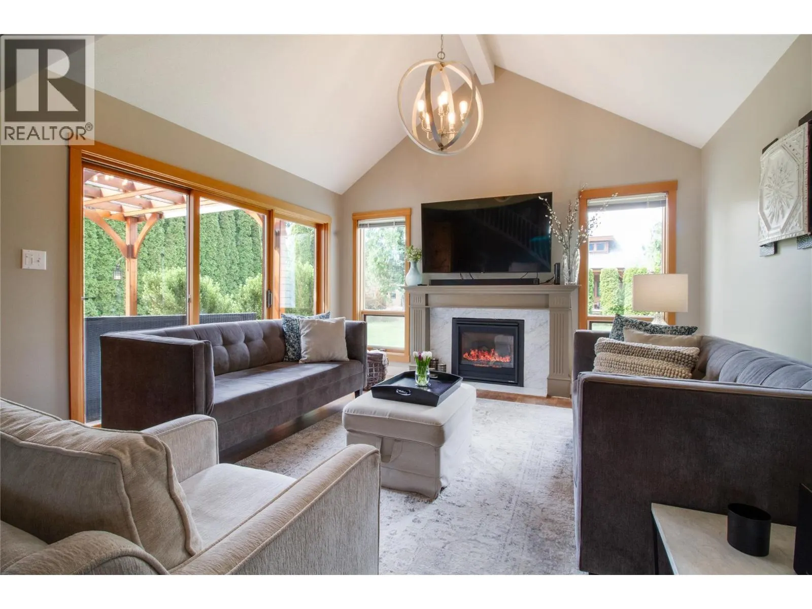 1107 Pineridge Crescent