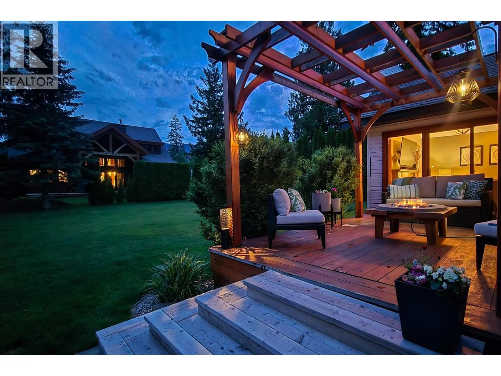 1107 Pineridge Crescent