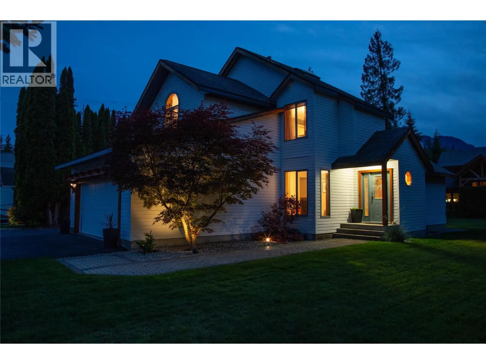 1107 Pineridge Crescent
