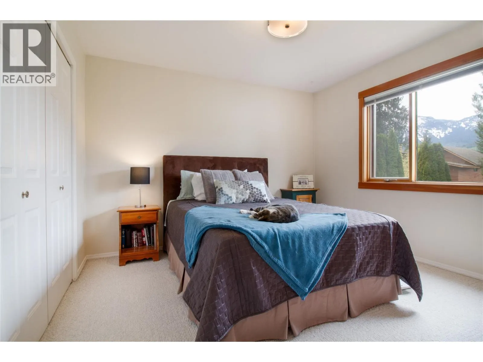 1107 Pineridge Crescent