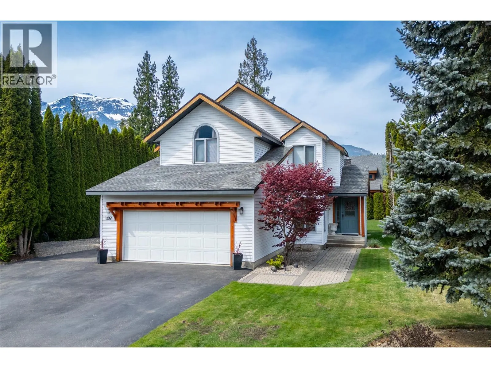 1107 Pineridge Crescent