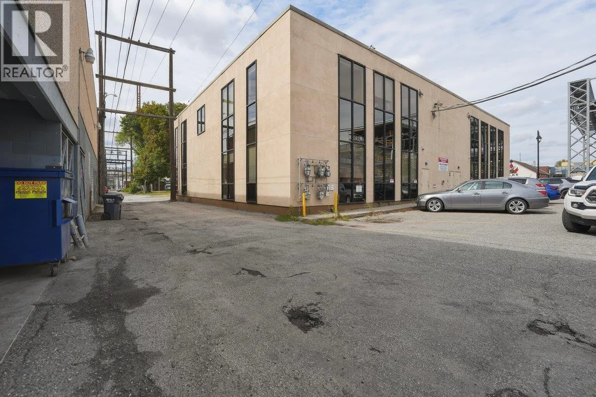 3003 30 Street