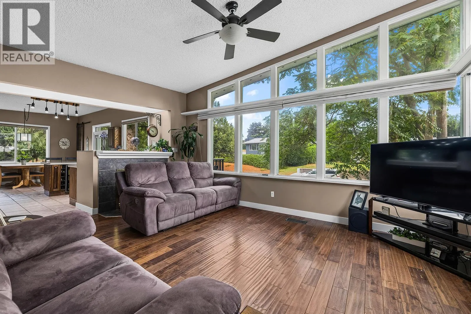 1050 Pinecrest Lane