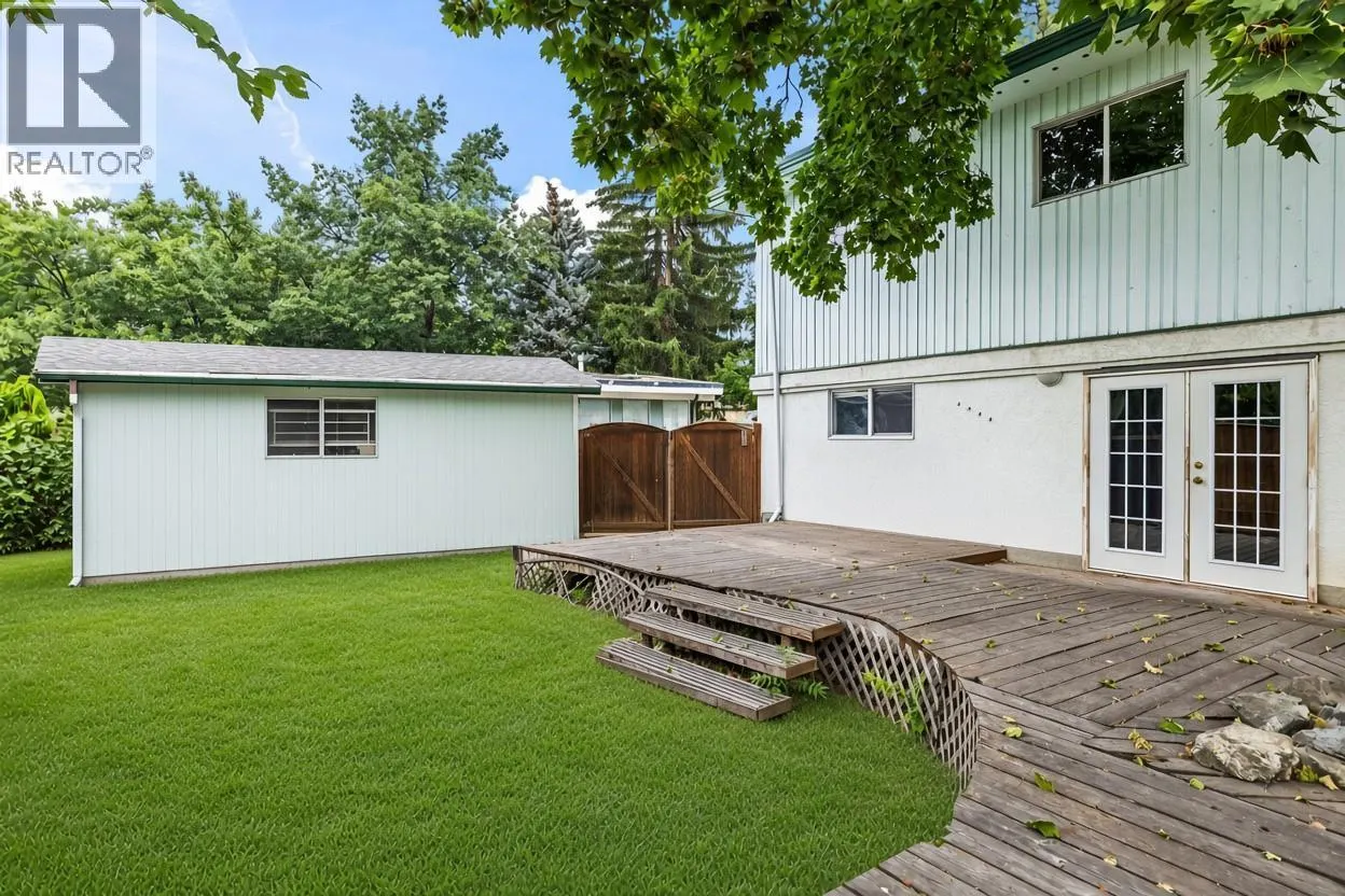 1050 Pinecrest Lane