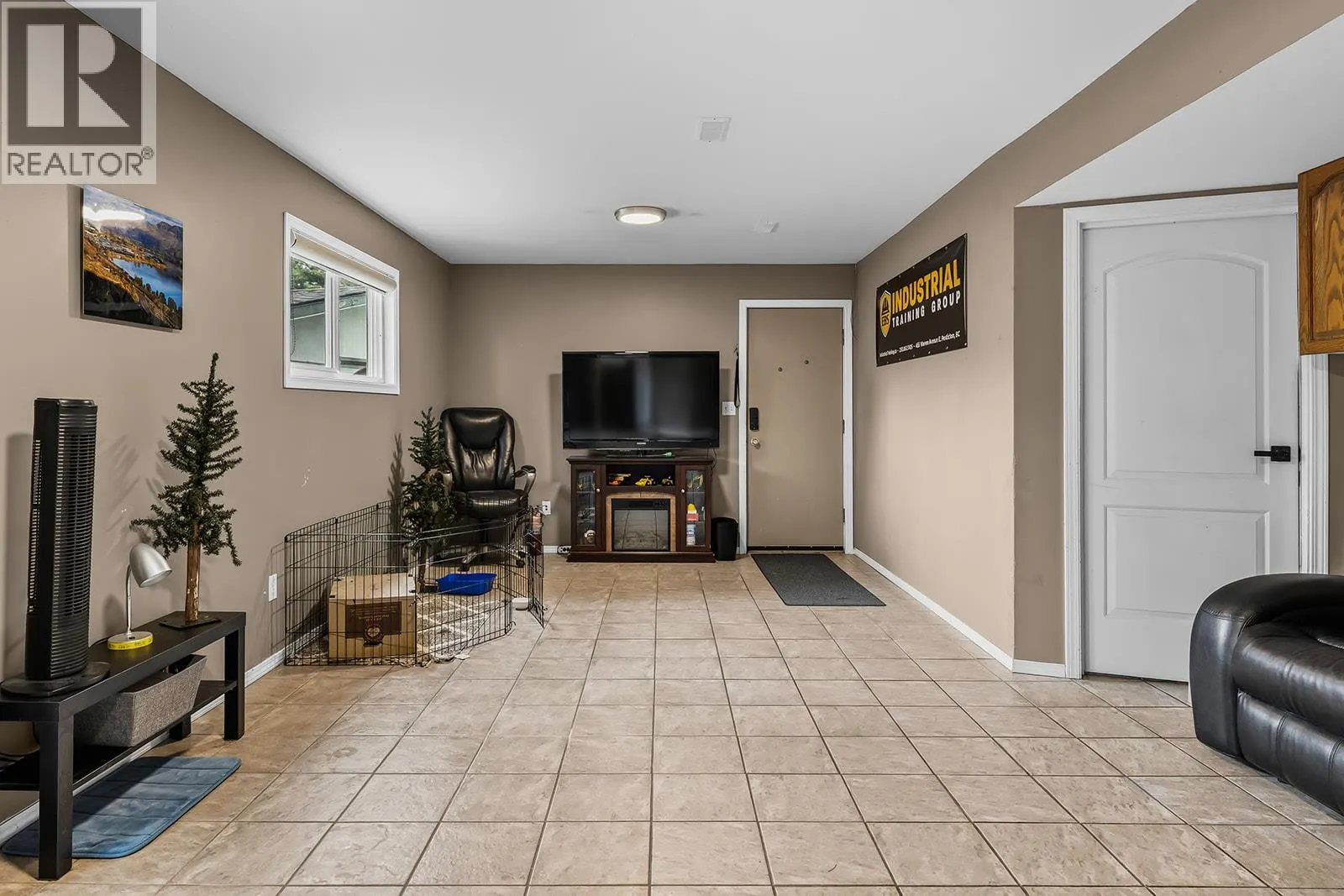 1050 Pinecrest Lane