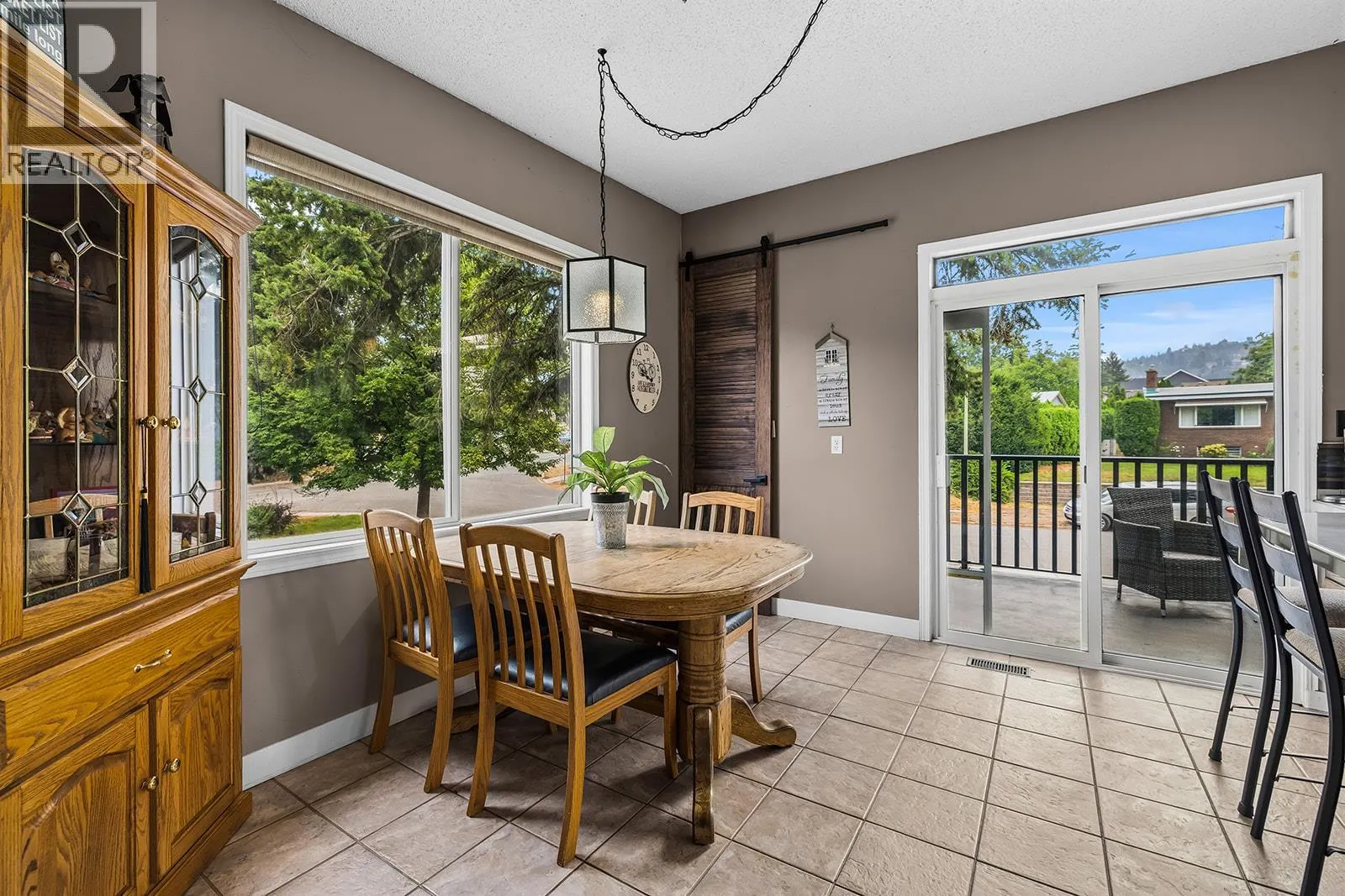 1050 Pinecrest Lane