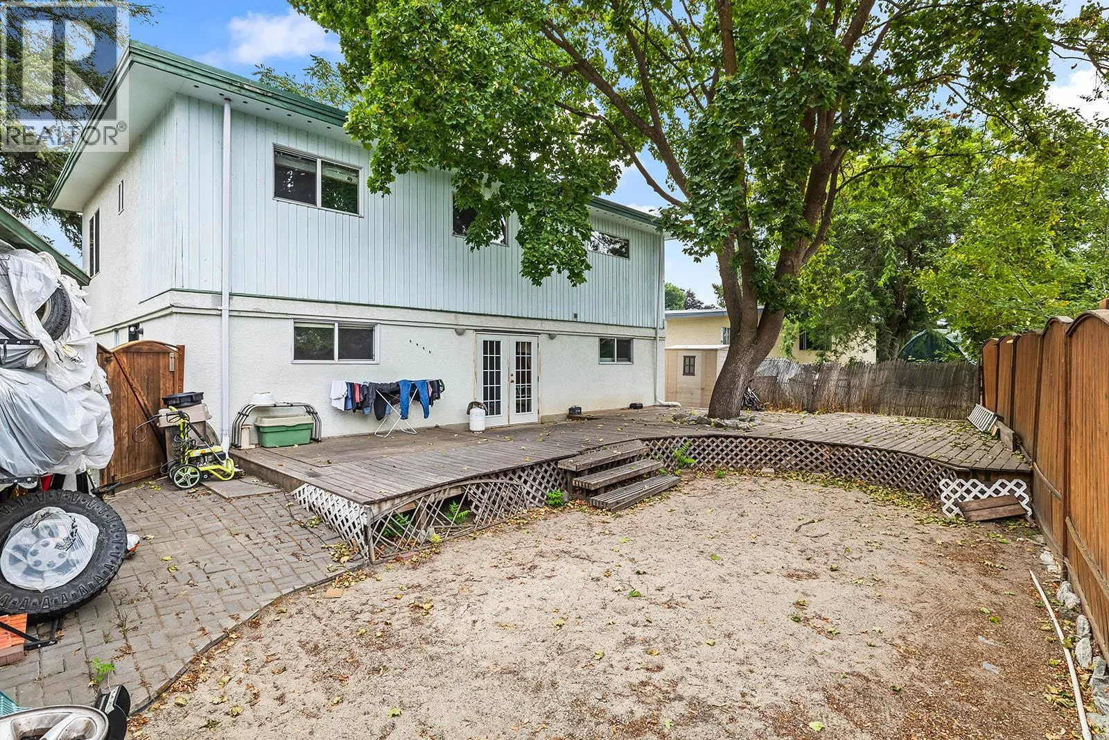 1050 Pinecrest Lane