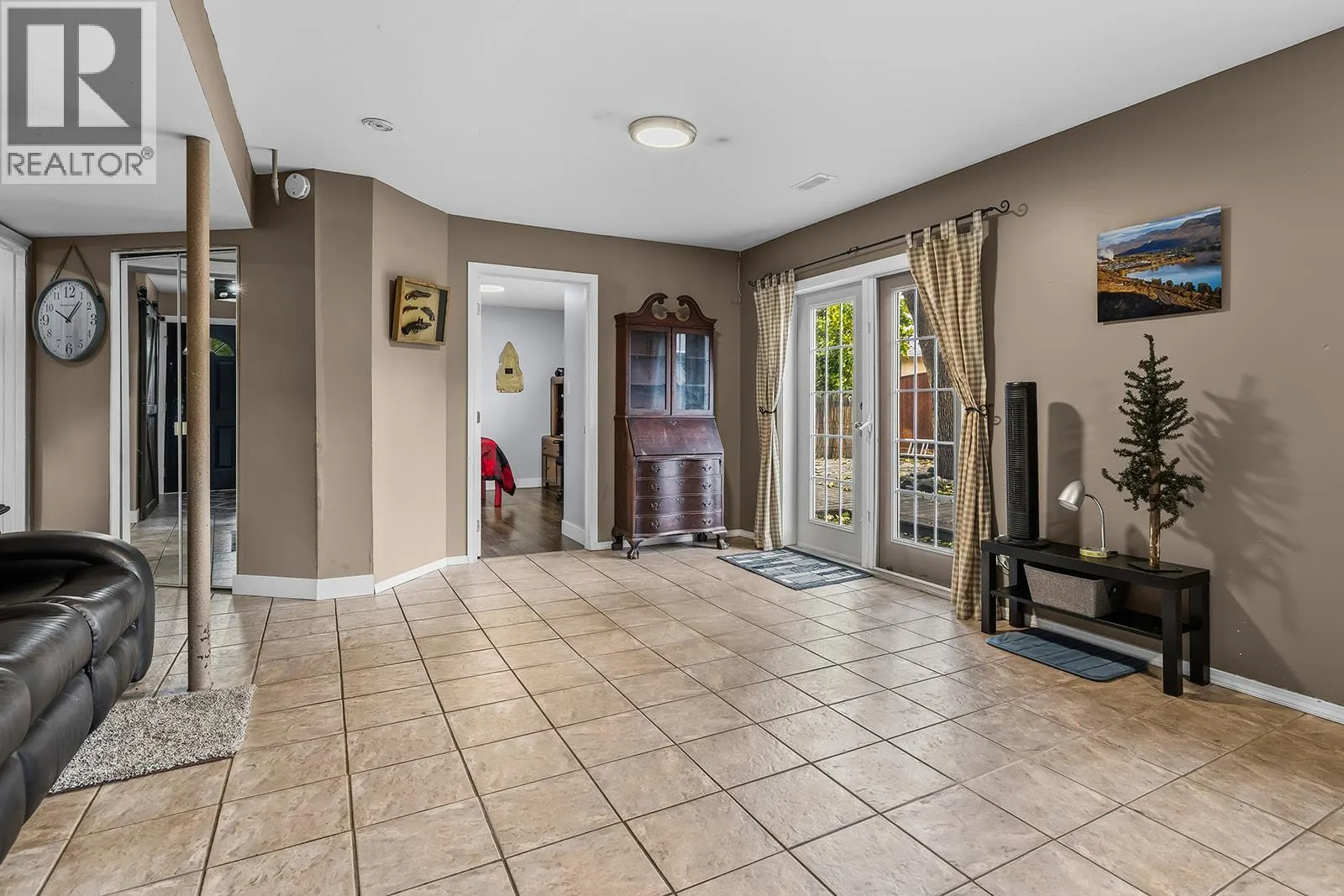 1050 Pinecrest Lane