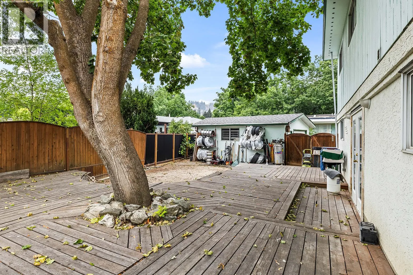1050 Pinecrest Lane