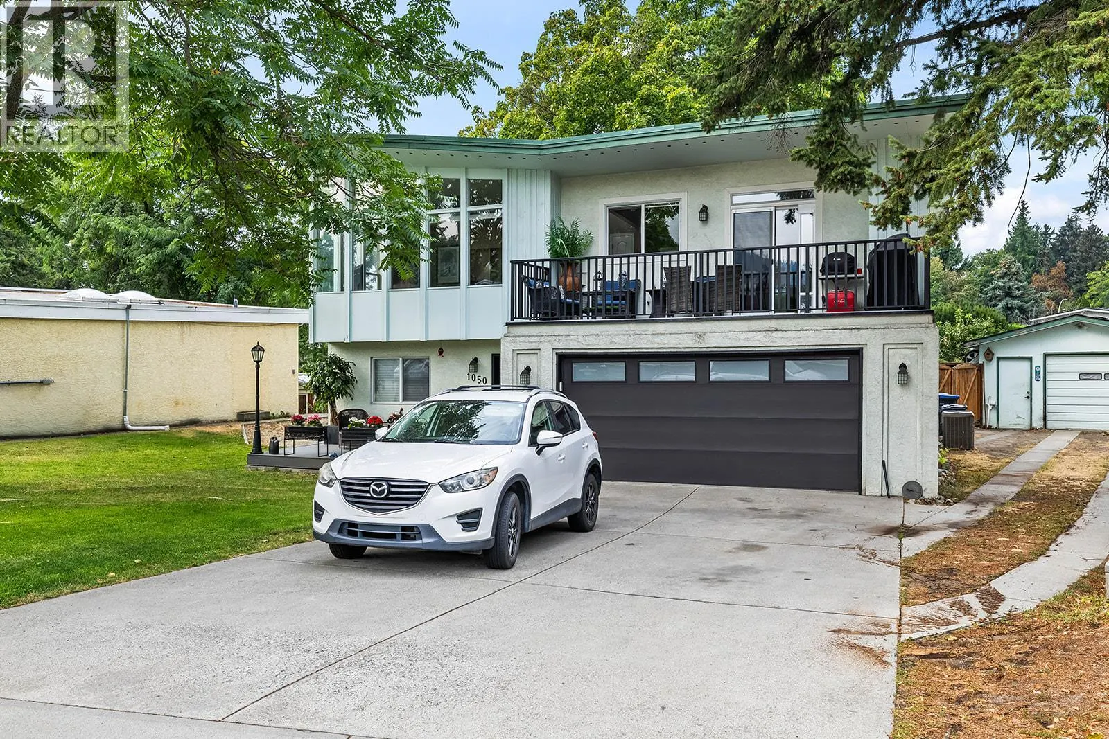 1050 Pinecrest Lane